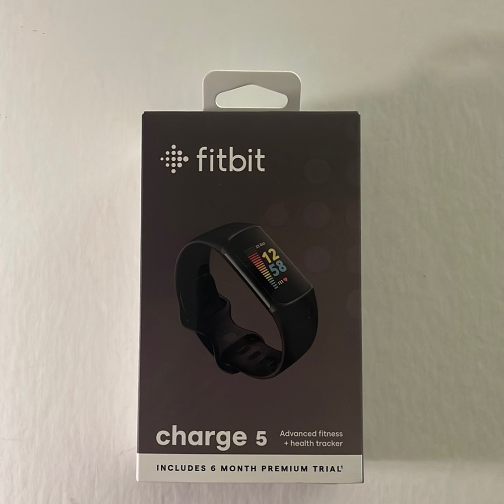 NEW Fitbit Charge 5 Sealed